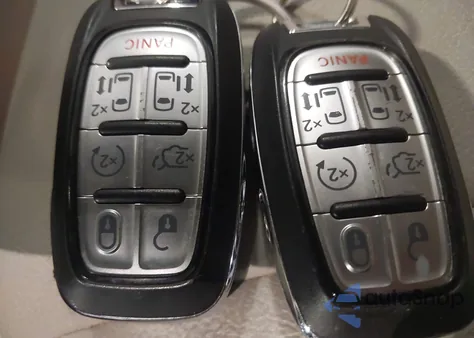 2020 Chrysler Pacifica Touring L Plus z USA, uszkodzony, nr VIN 2C4RC1EG5LR240018